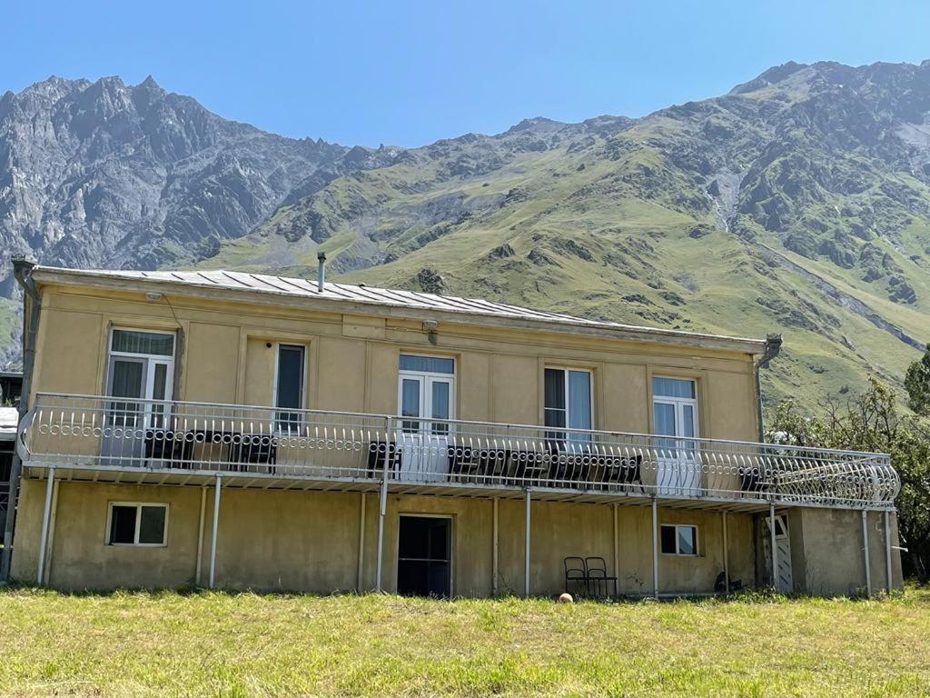 Family Hotel 7 Sisters Казбеги Екстериор снимка